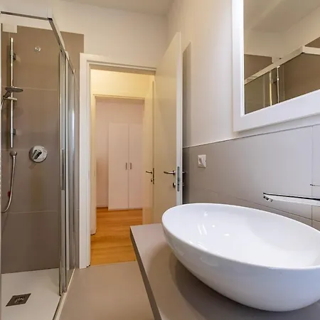 Venice 10 Min Modern 2br Free Parking Apartment Mestre