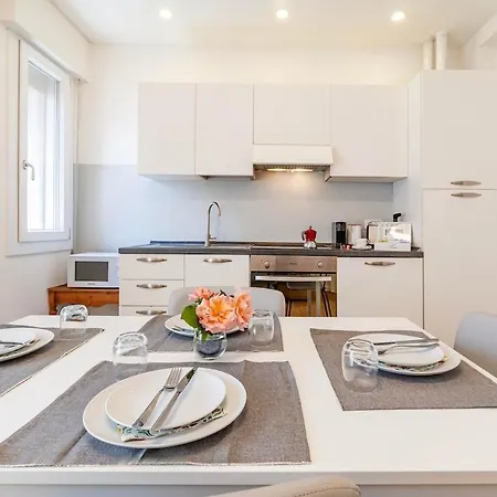 Venice 10 Min Modern 2br Free Parking *
